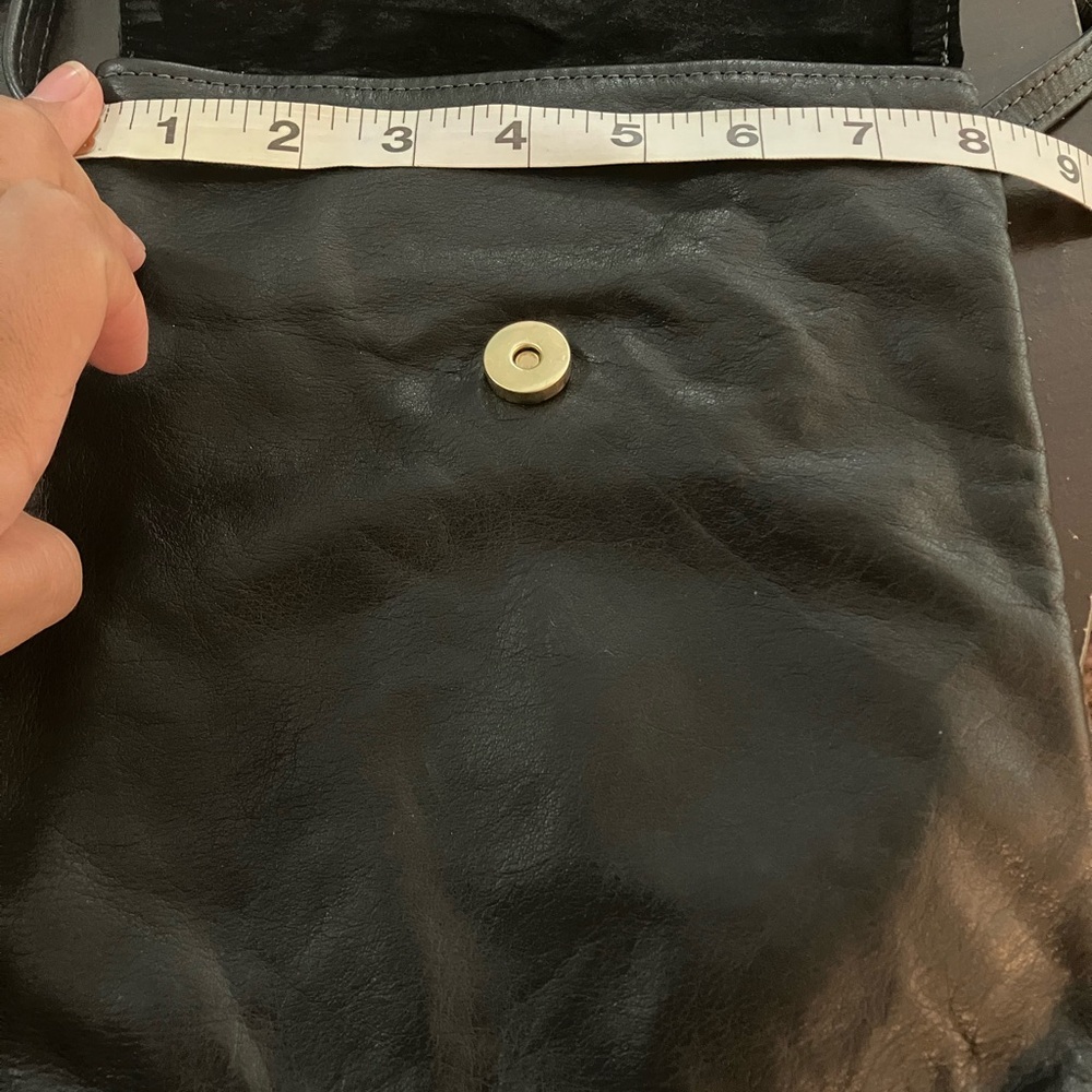 Breezy Mountain Leather Crossbody Black Bag - Picture 9 of 12